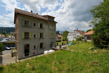 Authentique immeuble locatif à vendre