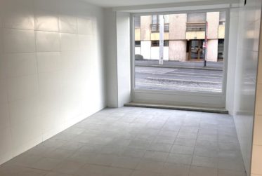 Espace commerciale d'env. 142m2 avec un dépôt d'env. 98m2 à l'étage