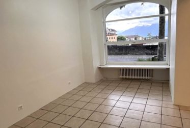 Local commercial avec vitrine dans la vieille ville de Montreux d'env. 85m2