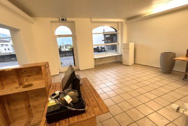 Local commercial avec vitrine dans la vieille ville de Montreux d'env. 85m2