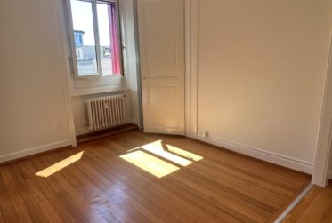 Appartement de charme de 4 pièces au 2ᵉ étage, offrant une véranda et une splendide vue sur le lac - env. 91m2
