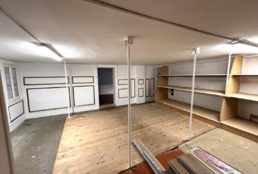 Espace commerciale d'env. 142m2 avec un dépôt d'env. 98m2 à l'étage