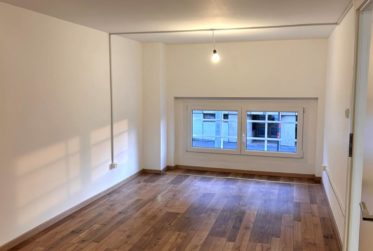 Espace commerciale d'env. 142m2 avec un dépôt d'env. 98m2 à l'étage