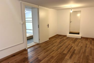 Espace commerciale d'env. 142m2 avec un dépôt d'env. 98m2 à l'étage