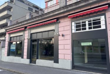 Espace commerciale d'env. 142m2 avec un dépôt d'env. 98m2 à l'étage