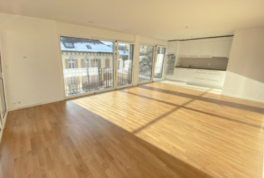 Opportunité à saisir ! Lumineux 4,5 pièces en centre ville avec balcon