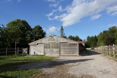 Manège, centre de loisirs aux espaces exceptionnels–fort potentiel !