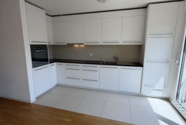 Opportunité à saisir ! Lumineux 4,5 pièces en centre ville avec balcon
