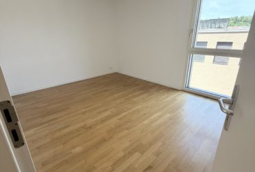 Opportunité à saisir ! Lumineux 4,5 pièces en centre ville avec balcon