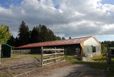 Manège, centre de loisirs aux espaces exceptionnels–fort potentiel !