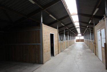 Manège, centre de loisirs aux espaces exceptionnels–fort potentiel !