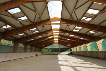 Manège, centre de loisirs aux espaces exceptionnels–fort potentiel !