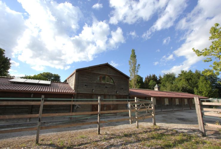 Manège, centre de loisirs aux espaces exceptionnels–fort potentiel !