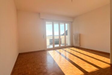 Belle vue dans un charmant appartement rénové de 4.5 pièces au 1er étage